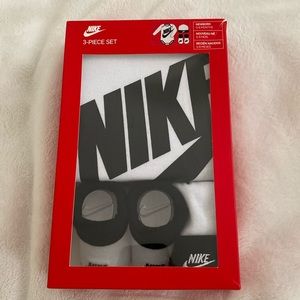 Nike newborn (0-6 months) 3 piece set
